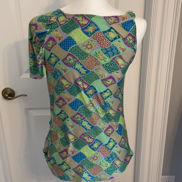 Cute summer asymmetrical, reuched top. Size small - Picture 4 of 7